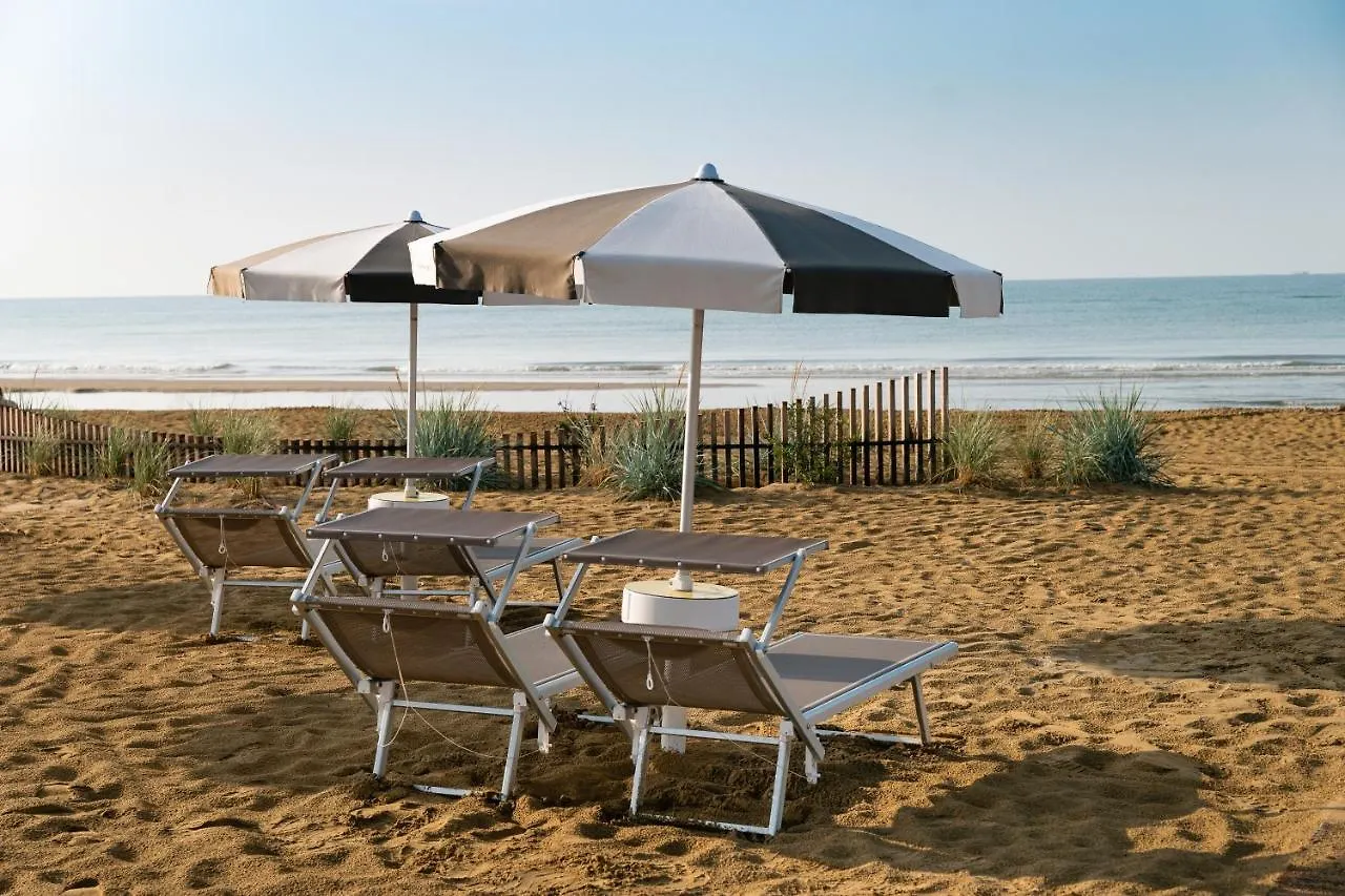 Aparthotel Holiday Bibione 4*,  Olaszország