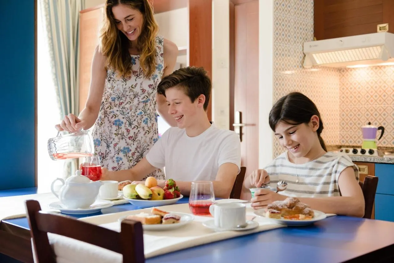 Aparthotel Holiday Bibione Szálloda