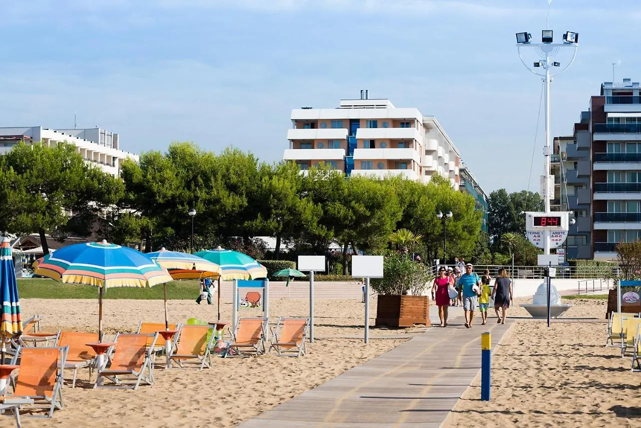 Aparthotel Holiday Bibione 4*,  Olaszország